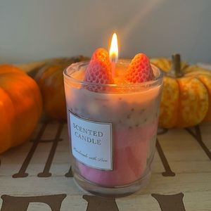 Strawberry shortcake cookie crumble candle with gift box